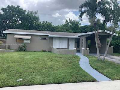 3428 NW 32nd St Lauderdale Lakes, FL 33309