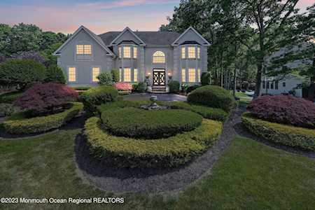 17 Monticello Ct Morganville, NJ 07751