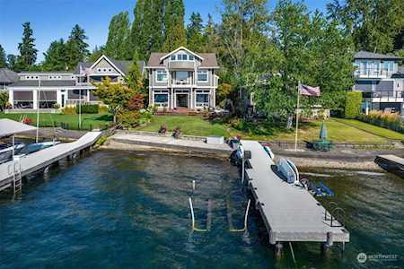 1317 E Lake Sammamish Shore Ln SE Sammamish, WA 98075