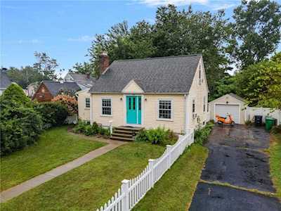 105 River St Warwick, RI 02888