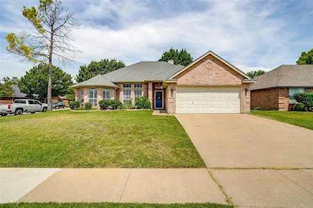 301 Vera Drive Burleson, TX 76028