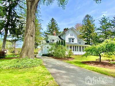 26 Lakeview Drive Spotswood, NJ 08884