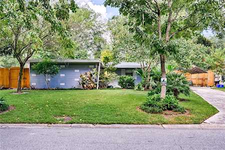 1942 NE 17th Dr Gainesville, FL 32609