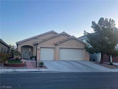 8208 Valley Stream Ave Las Vegas, NV 89131
