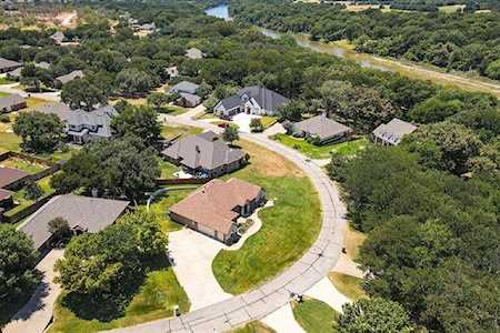 8520 Kingsley Circle Granbury, TX 76049