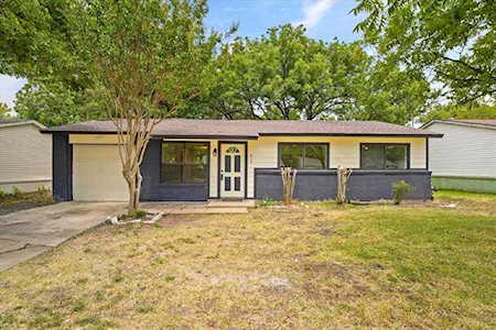 913 Glynn Oaks Drive Arlington, TX 76010