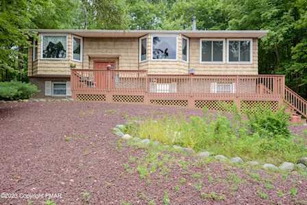 128 Charles Court Rd Brodheadsville, PA 18322