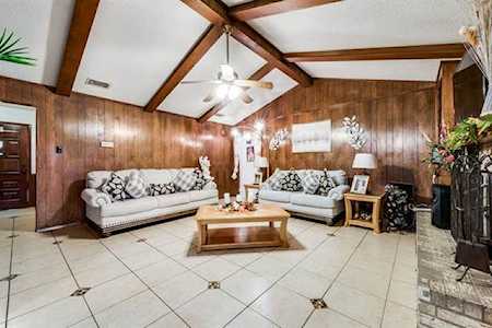 2100 Guinevere Street Arlington, TX 76014