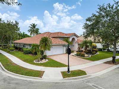 2648 Miller Ct Weston, FL 33332