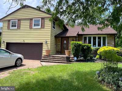 1014 Kingston Dr Cherry Hill, NJ 08034