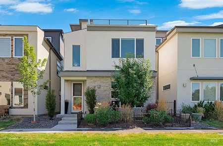51 S Crestview Ave Eagle, ID 83616-7524