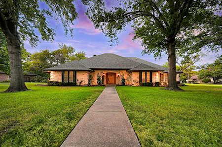 200 Woodbine Drive Colleyville, TX 76034