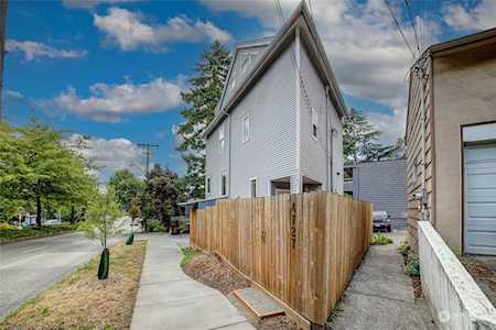 4727 Sandpoint Way NE Seattle, WA 98105