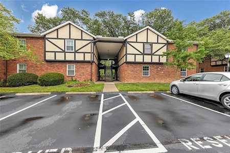 1056 Cedargate Dr St Louis, MO 63122