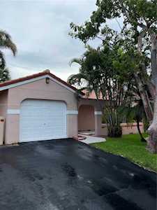 1366 Seagrape Cir Weston, FL 33326