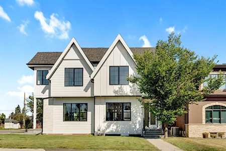 1704 27 St SW Calgary, AB T3C 1L5