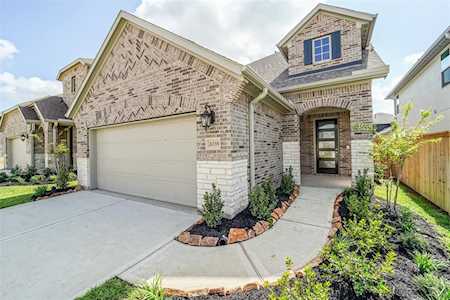 2035 Woodgate Ln Tomball, TX 77375