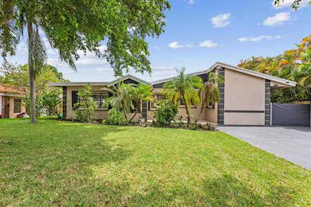 760 NW 36th St Oakland Park, FL 33309