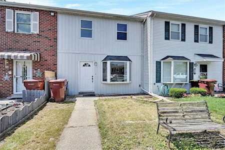 27 Eisenhower Circle Whitehall, PA 18052