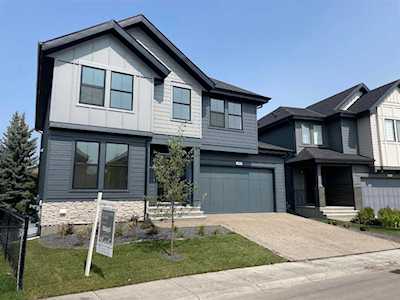 49 Shawnee Heath SW Calgary, AB T2Y 0P6