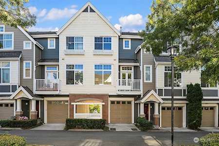 1621 Huckleberry Circle #1621 Issaquah, WA 98029