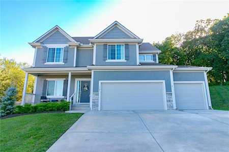 1301 NE Woods Edge Ct Lee's Summit, MO 64064
