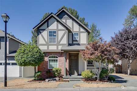 571 Lyons Place NE Renton, WA 98059