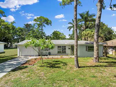 2018 18th Ave W Bradenton, FL 34205