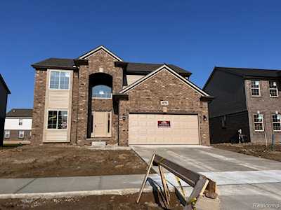 48786 Stone Valley Dr Macomb, MI 48042