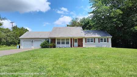452 Stillwells Corner Rd Freehold, NJ 07728
