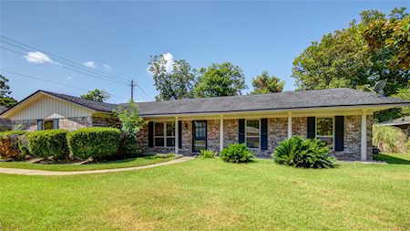 103 Oyster Bend Ln Lake Jackson, TX 77566