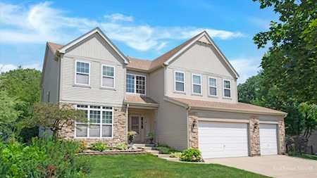 21 Moraine Dr Streamwood, IL 60107