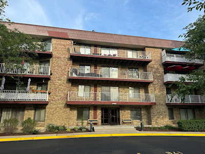 5450 Astor Ln #402 Rolling Meadows, IL 60008