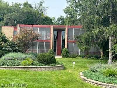 16557 Middlebelt Rd Livonia, MI 48154