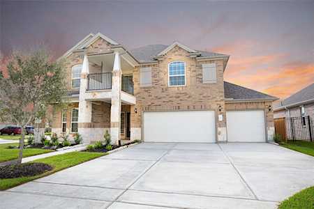 8 Avery Brook Ct Manvel, TX 77578