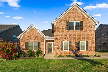 611 Golden Eagle Ct Eagleville, TN 37060