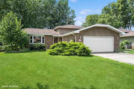 105 Saint George Ln Oswego, IL 60543