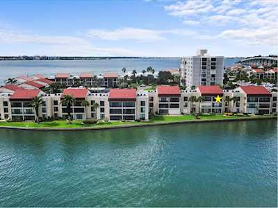 868 Bayway Blvd #303 Clearwater, FL 33767