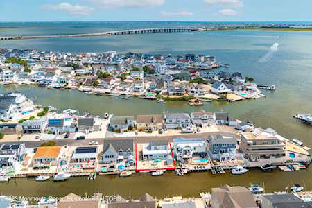 75 Howard Dr Beach Haven West, NJ 08050