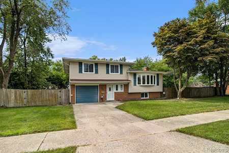 6841 Geronimo St Westland, MI 48185