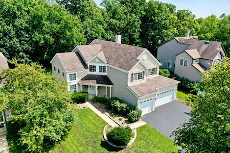 711 Ravinia Dr Gurnee, IL 60031