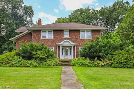 21811 Lake Rd Rocky River, OH 44116