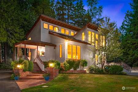 20122 230th Ave NE Woodinville, WA 98077