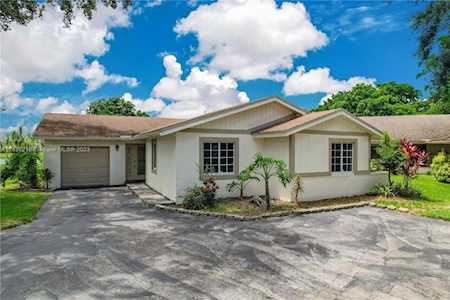 2161 Nova Village Dr Davie, FL 33317