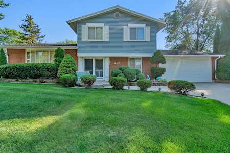 213 Hampshire Ln Bolingbrook, IL 60440