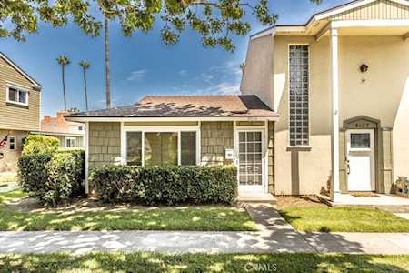 8126 Eastport Dr Huntington Beach, CA 92646