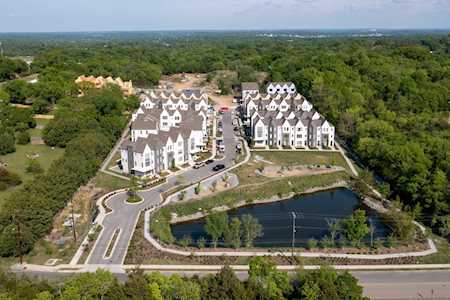 345 E Village Ln Nashville, TN 37216