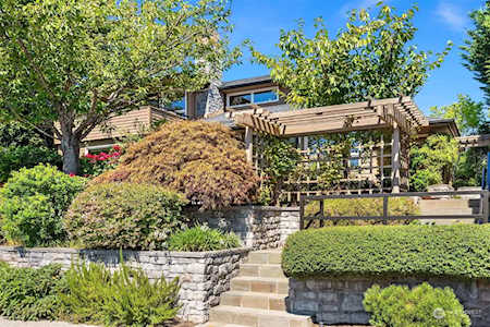 412 11th Ave W Kirkland, WA 98033