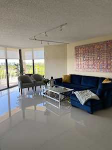 2000 Towerside Ter #909 Miami, FL 33138