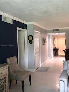 437 Lakeview Dr #105 Weston, FL 33326